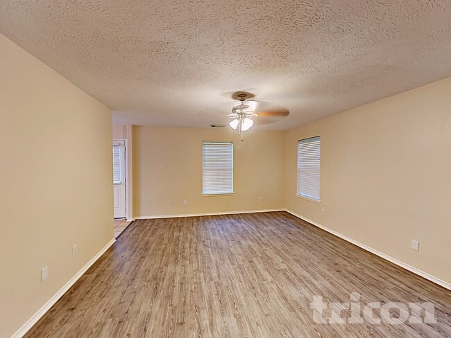 7215 Lazy Summer Ct in Magnolia, TX - Foto de edificio - Building Photo