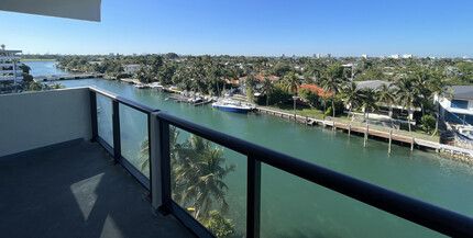 9800 W Bay Harbor Dr, Unit 710 in Bay Harbor Islands, FL - Foto de edificio - Building Photo