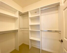 9263 Regents Rd-Unit -B108 in San Diego, CA - Building Photo - Building Photo