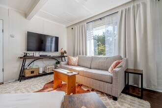 273 W Carmel Valley Rd in Carmel Valley, CA - Foto de edificio - Building Photo