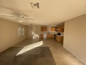 1681 Shamrock Rd in Bullhead City, AZ - Foto de edificio - Building Photo