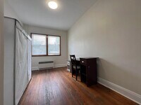 157 W 10th St photo'