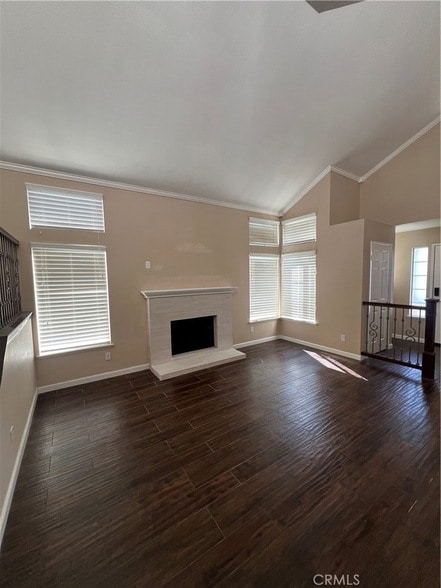 557 Summerfield Way in Orange, CA - Foto de edificio - Building Photo