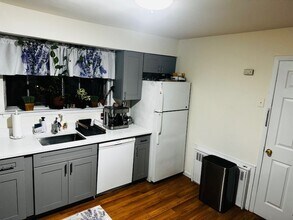 6 Alex Ln in Glen Cove, NY - Foto de edificio - Building Photo