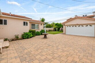 4937 Hesperia Ave in Encino, CA - Building Photo - Building Photo