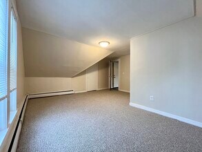 279 W Elm St, Unit 6 in Brockton, MA - Foto de edificio - Building Photo