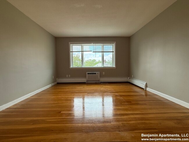 50 Evergreen St, Unit 32 in Boston, MA - Foto de edificio - Building Photo