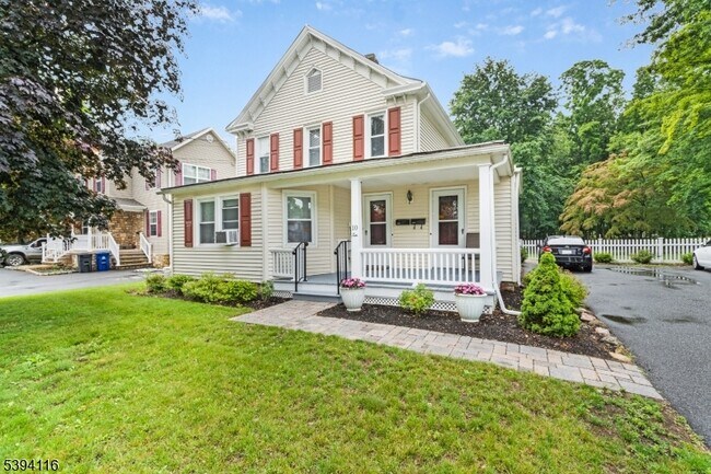 property at 10 Kenvil Ave