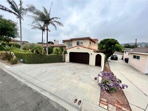 224 Cll De Madrid in Redondo Beach, CA - Building Photo - Building Photo