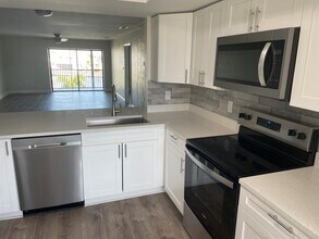 4707 Santa Barbara Blvd, Unit B4 in Cape Coral, FL - Building Photo - Building Photo
