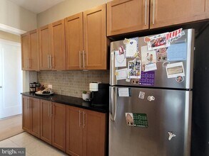 2031 Locust St in Philadelphia, PA - Foto de edificio - Building Photo