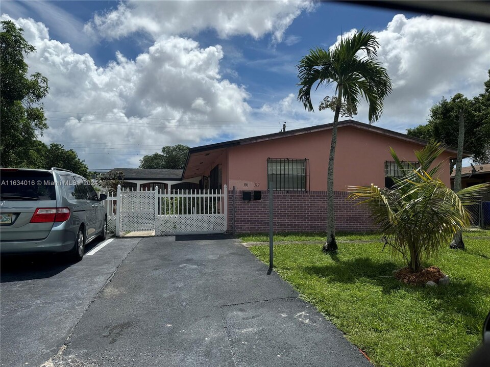 310 SW 27th Terrace in Fort Lauderdale, FL - Building Photo