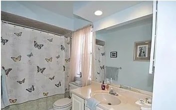 1601 Woodbridge Commons Way in Iselin, NJ - Building Photo - Building Photo