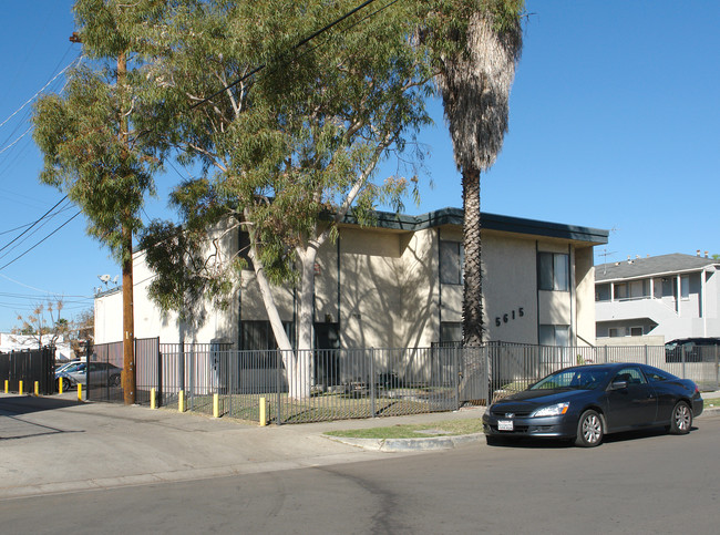 5615 Satsuma Ave in North Hollywood, CA - Building Photo - Building Photo