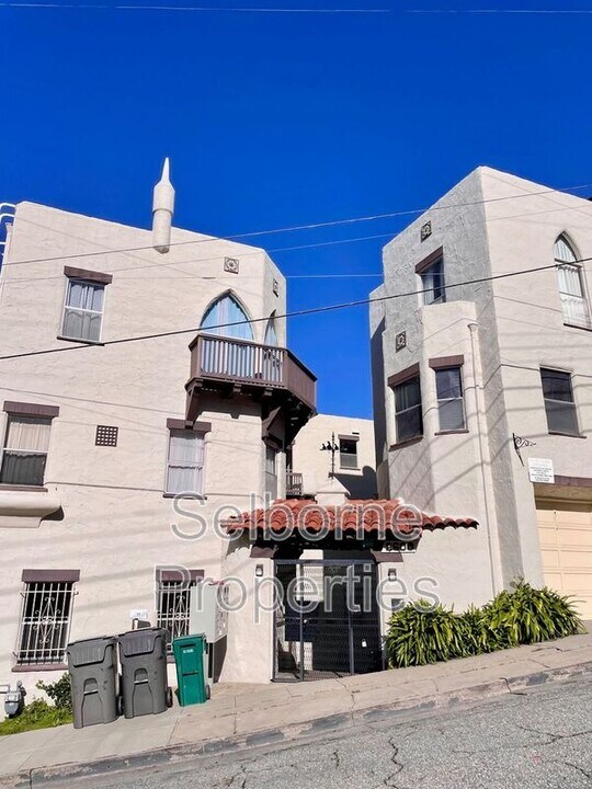 2609 Ivy Dr in Oakland, CA - Building Photo