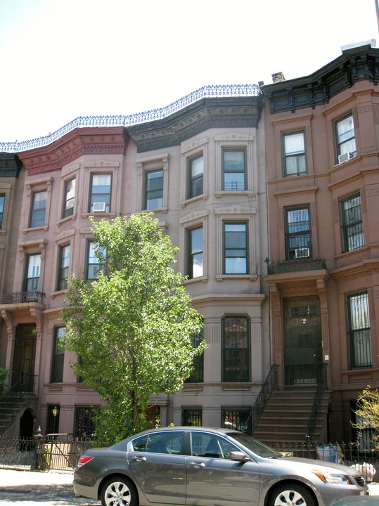 108 Hancock St in Brooklyn, NY - Building Photo