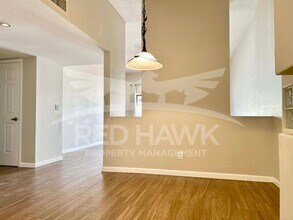 1906 E Sunburst Ln in Tempe, AZ - Building Photo - Building Photo