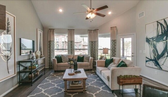 113 Leon Loop, Unit 5565-2G in Liberty Hill, TX - Building Photo - Building Photo