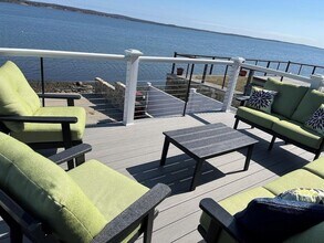 15 Atlantic Ave in Portsmouth, RI - Foto de edificio - Building Photo