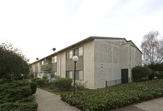 Crestview Gardens Apartments in Watsonville, CA - Foto de edificio - Building Photo
