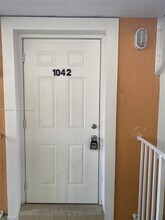 1042 NW 2nd St in Miami, FL - Foto de edificio - Building Photo