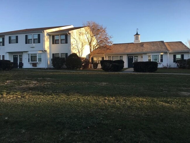 419 E River St in Orange, MA - Building Photo - Building Photo