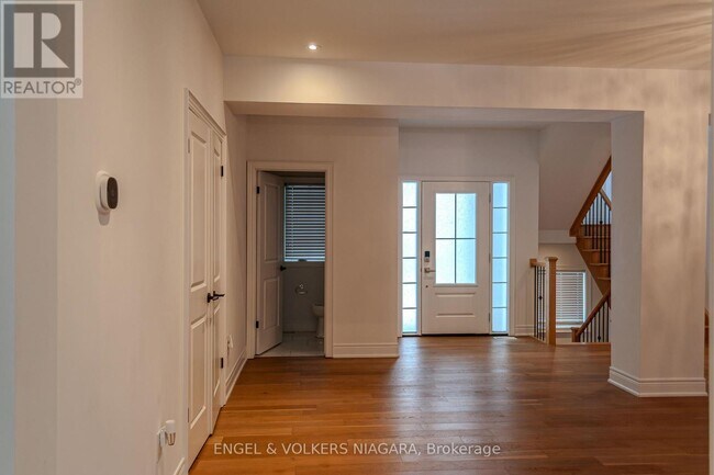 7171 Lionshead Ave in Niagara Falls, ON - Building Photo - Building Photo