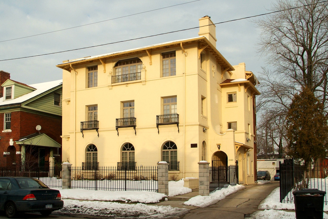 1030 Van Dyke in Detroit, MI - Foto de edificio