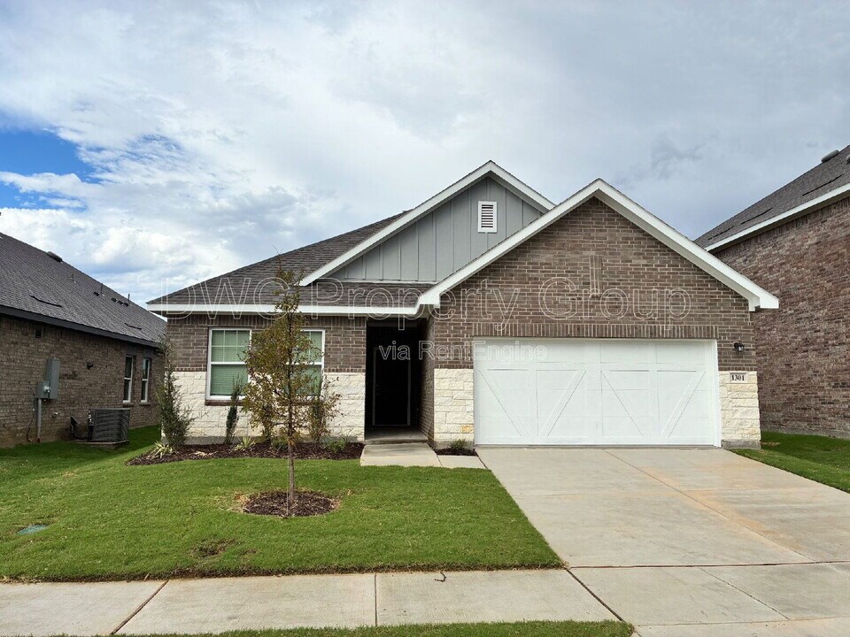 1301 Payrone Rd in Celina, TX - Building Photo