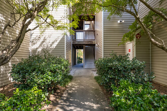 University Commons in Chapel Hill, NC - Building Photo - Building Photo