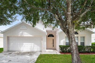 125 Sterling Pine St in Sanford, FL - Building Photo