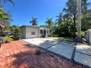 5703 SW 83rd St in Miami, FL - Building Photo - Building Photo