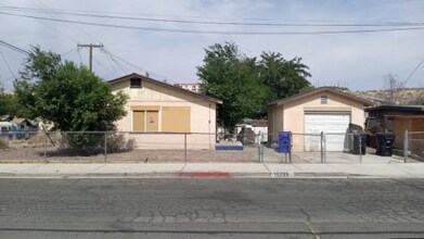 15268 Center St in Victorville, CA - Foto de edificio - Building Photo