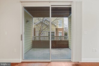 2100 Highcourt Ln in Herndon, VA - Building Photo - Building Photo