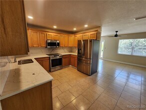 7421 W 7 Rivers Dr in Crystal River, FL - Building Photo - Building Photo