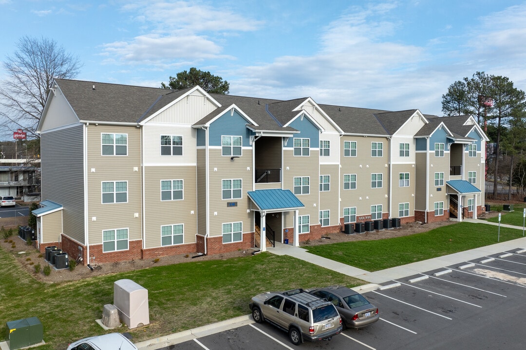 The Retreat at Selma in Selma, NC - Building Photo