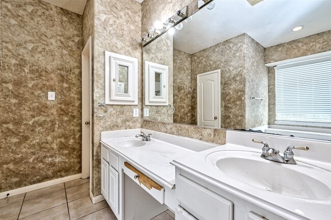 property at 6806 Rhodes Ct