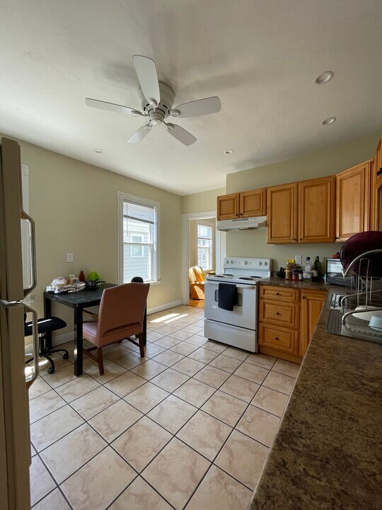 33 Rich St, Unit 33-1 in Waltham, MA - Building Photo
