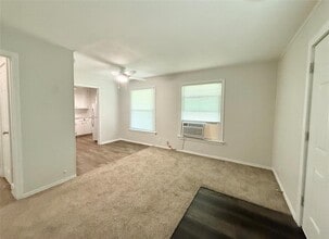 117 Oak Dr in Lake Jackson, TX - Building Photo - Building Photo