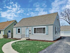 336 W Brookfield St in Lombard, IL - Building Photo