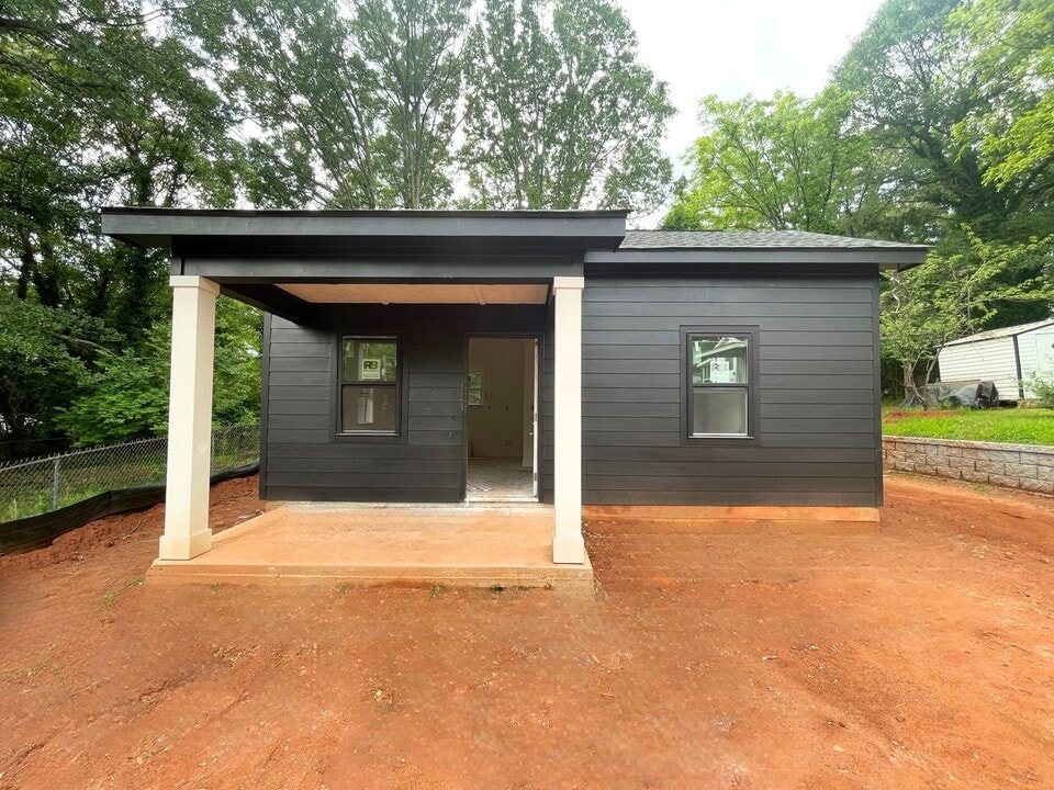 1743 W Hancock Ave in Athens, GA - Building Photo