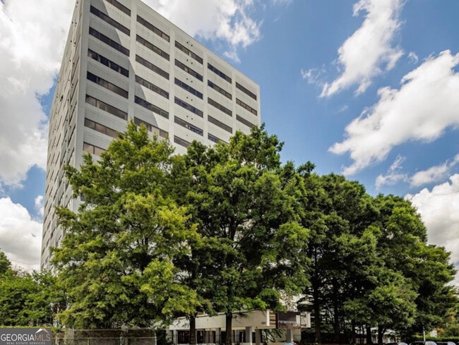 120 Ralph McGill Blvd NE in Atlanta, GA - Foto de edificio - Building Photo