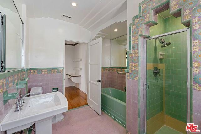 property at 460 N Harper Ave