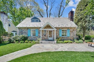 53 Sheldrake Ave in Larchmont, NY - Building Photo