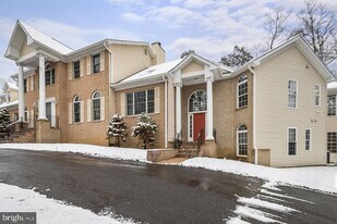 8330 Westchester Dr in Vienna, VA - Building Photo