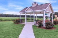 BEAUTIFUL LANDSCAPING - Foster Collier Gordon Manor Apartments in Marianna, Arkansas