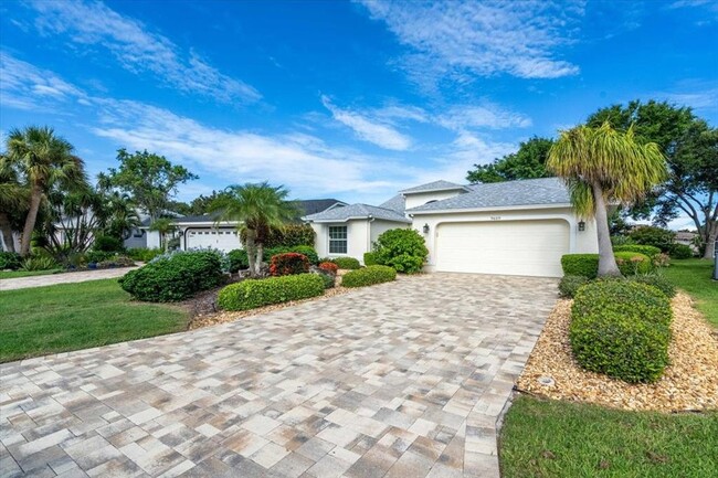 9659 Knightsbridge Cir in Sarasota, FL - Foto de edificio - Building Photo