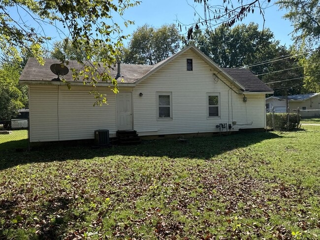 226 S Maple Ave in Republic, MO - Building Photo - Building Photo