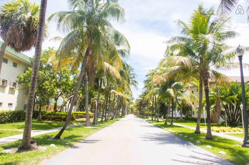 201 Galen Dr in Key Biscayne, FL - Building Photo