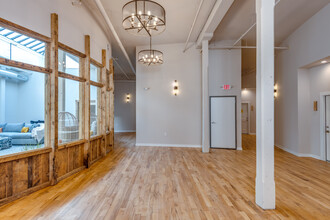 Cream City Lofts in Milwaukee, WI - Building Photo - Interior Photo